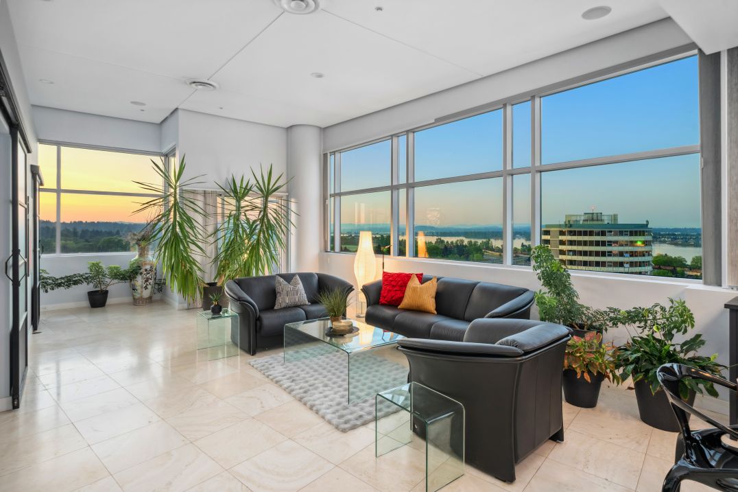 ICONIC DOWNTOWN PENTHOUSE